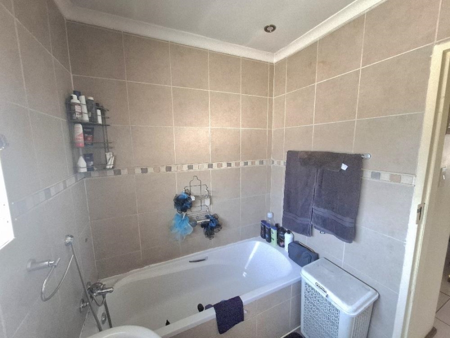 2 Bedroom Property for Sale in Verwoerdpark Gauteng