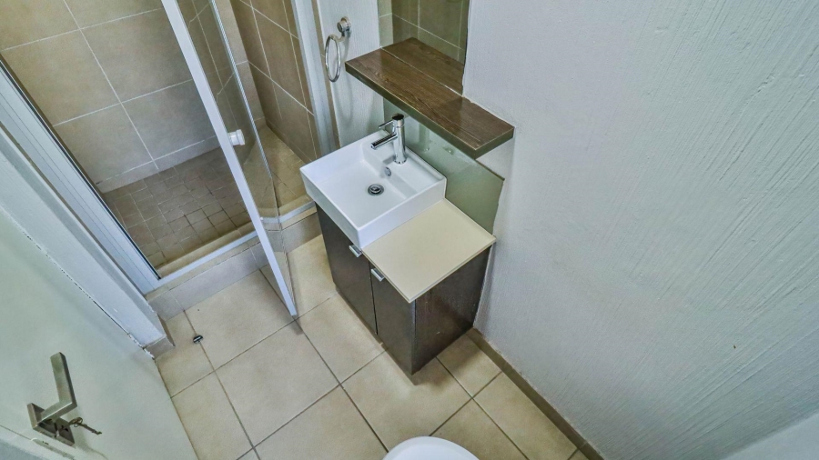 To Let 2 Bedroom Property for Rent in Beverley Gauteng