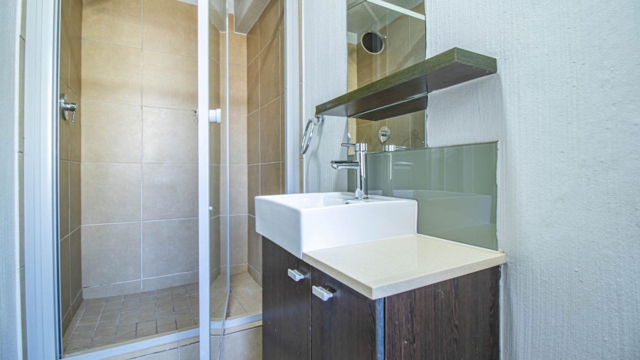 To Let 2 Bedroom Property for Rent in Beverley Gauteng