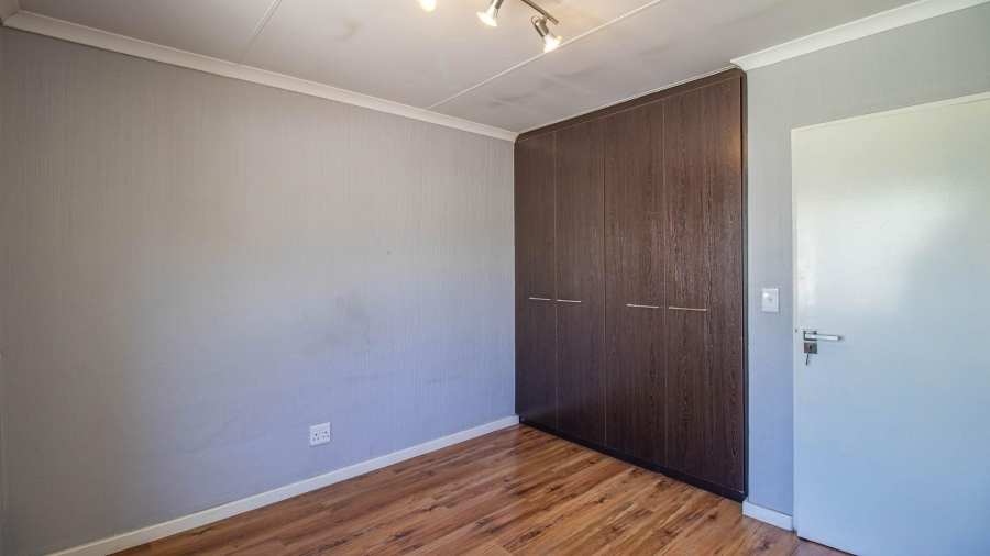 To Let 2 Bedroom Property for Rent in Beverley Gauteng