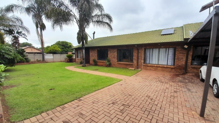 3 Bedroom Property for Sale in Glen Marais Gauteng