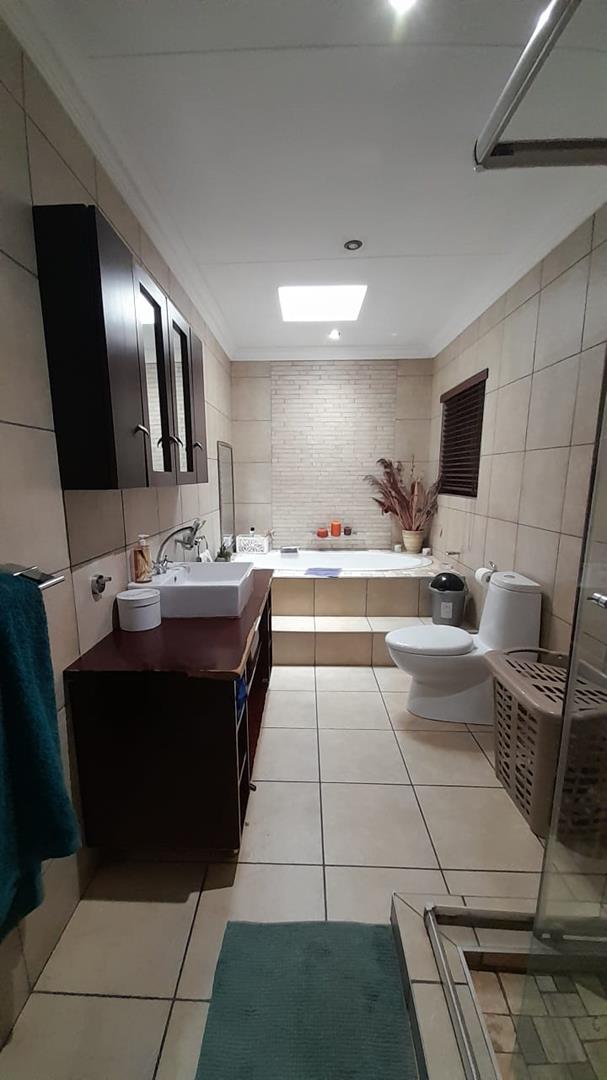 3 Bedroom Property for Sale in Glen Marais Gauteng
