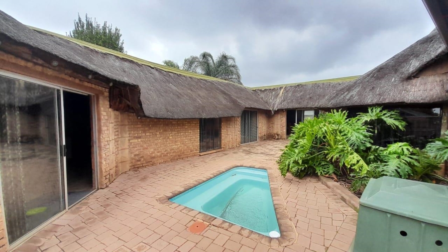 3 Bedroom Property for Sale in Glen Marais Gauteng
