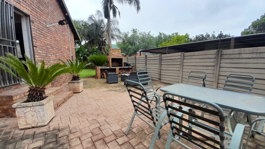 3 Bedroom Property for Sale in Glen Marais Gauteng