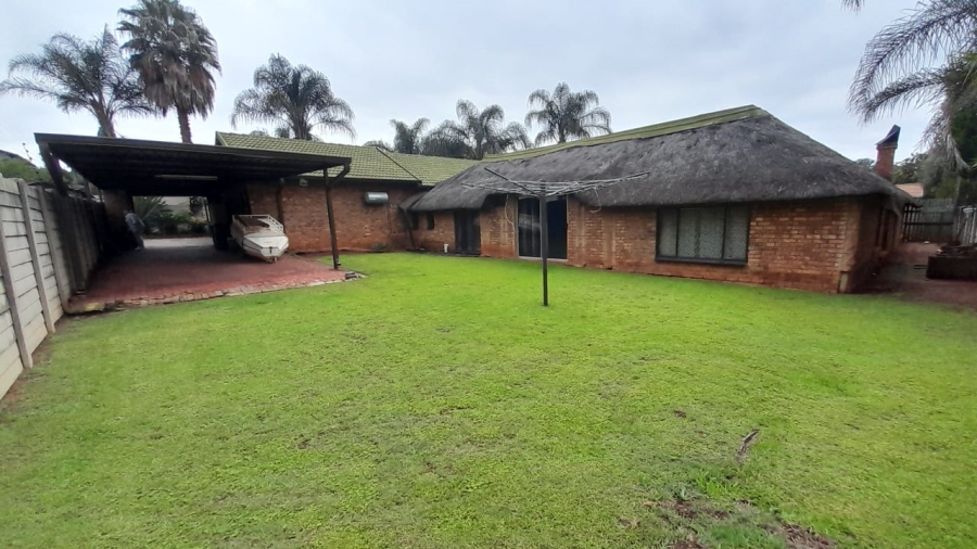 3 Bedroom Property for Sale in Glen Marais Gauteng