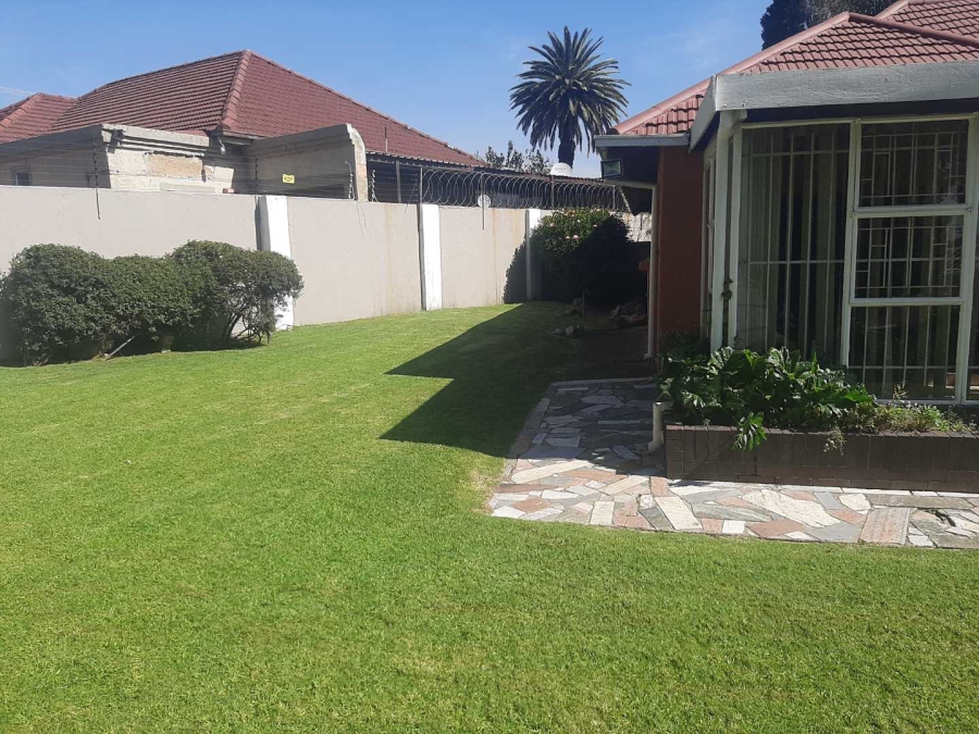 6 Bedroom Property for Sale in Rewlatch Gauteng