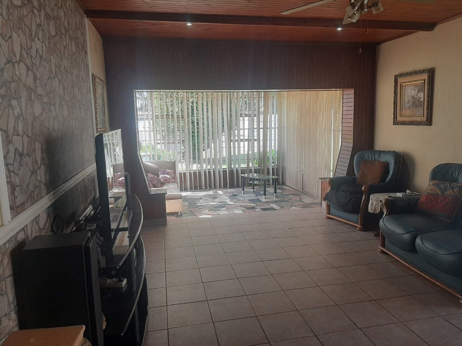 6 Bedroom Property for Sale in Rewlatch Gauteng