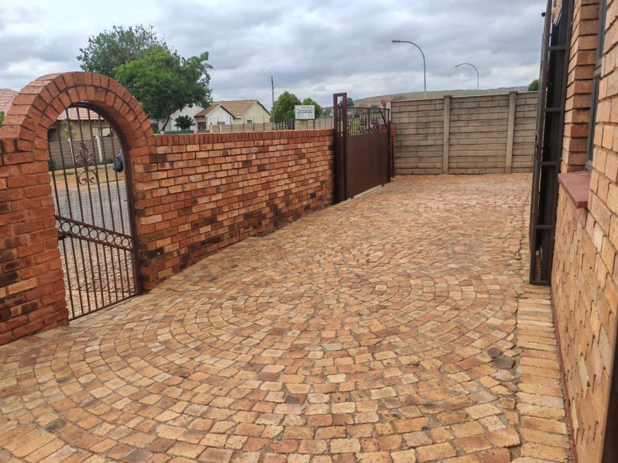 3 Bedroom Property for Sale in Lenasia South Ext 4 Gauteng