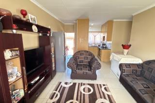 2 Bedroom Property for Sale in Meredale Gauteng