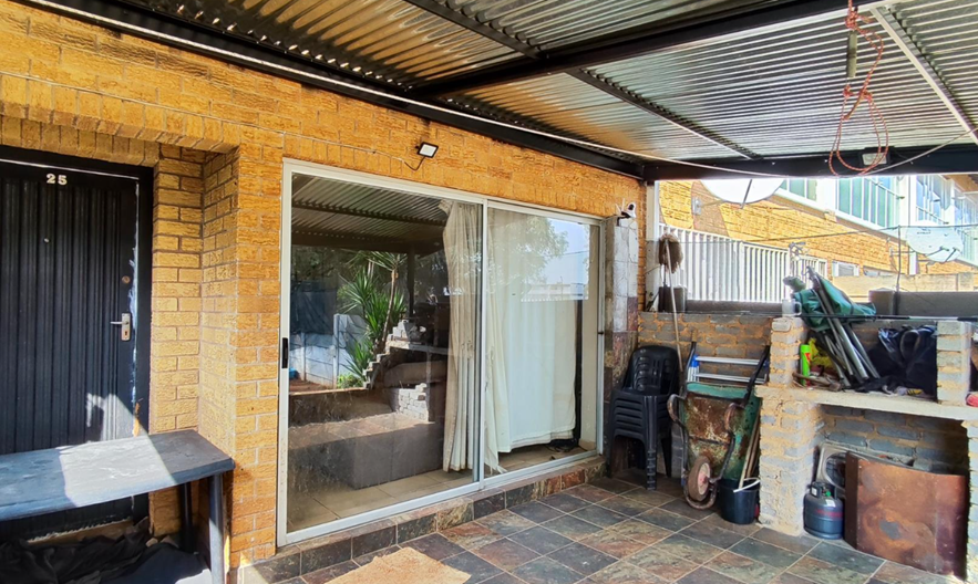 2 Bedroom Property for Sale in Rhodesfield Gauteng