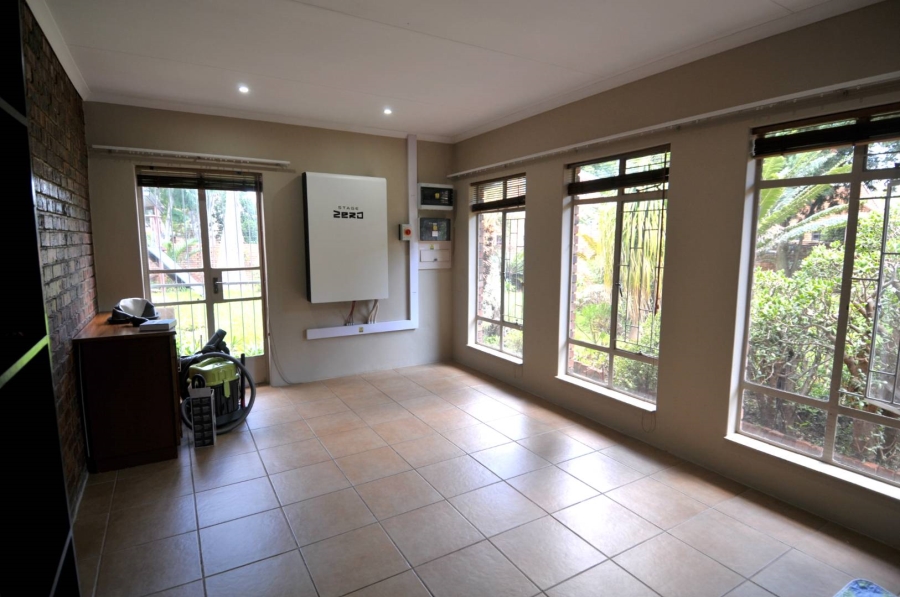 To Let 5 Bedroom Property for Rent in Garsfontein Gauteng