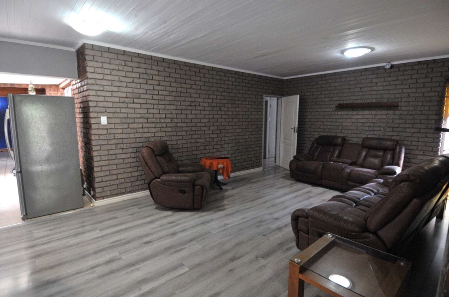 To Let 5 Bedroom Property for Rent in Garsfontein Gauteng