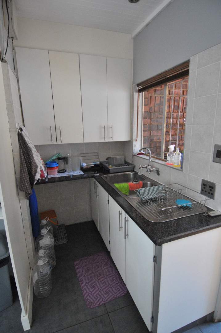 To Let 5 Bedroom Property for Rent in Garsfontein Gauteng