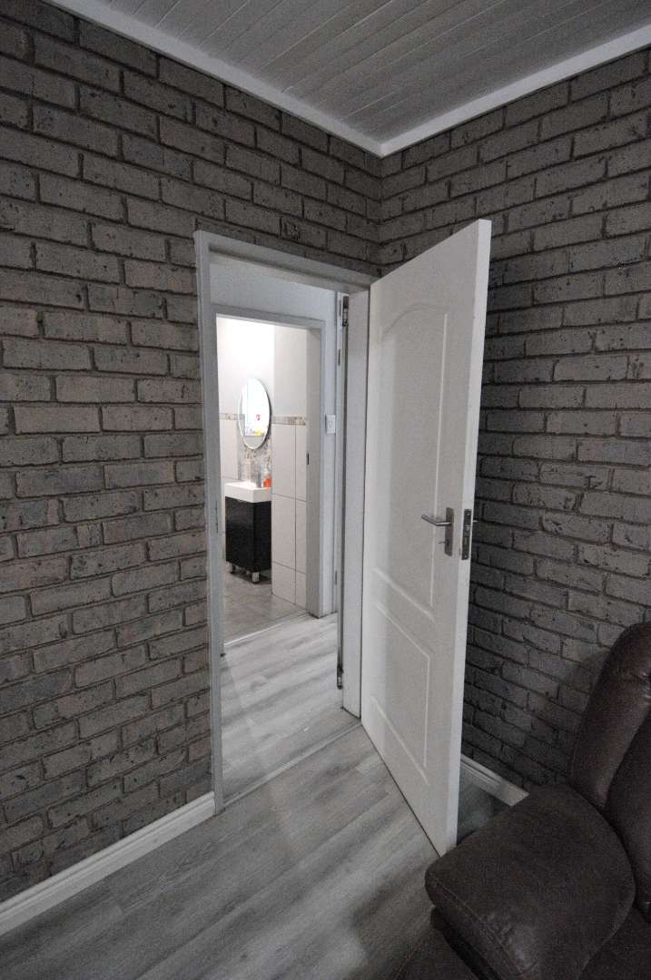 To Let 5 Bedroom Property for Rent in Garsfontein Gauteng