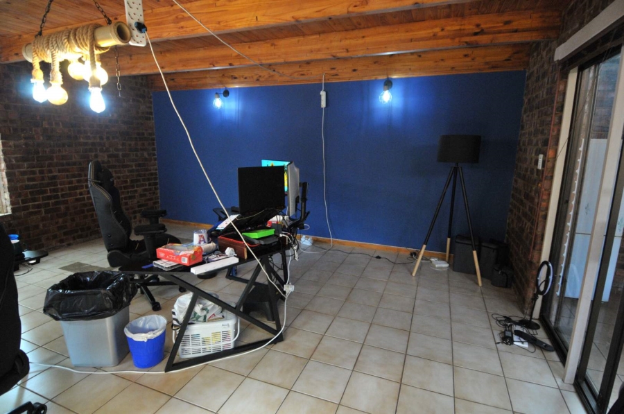 To Let 5 Bedroom Property for Rent in Garsfontein Gauteng