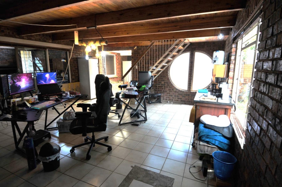 To Let 5 Bedroom Property for Rent in Garsfontein Gauteng