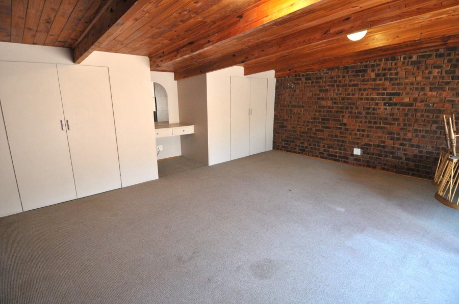 To Let 5 Bedroom Property for Rent in Garsfontein Gauteng