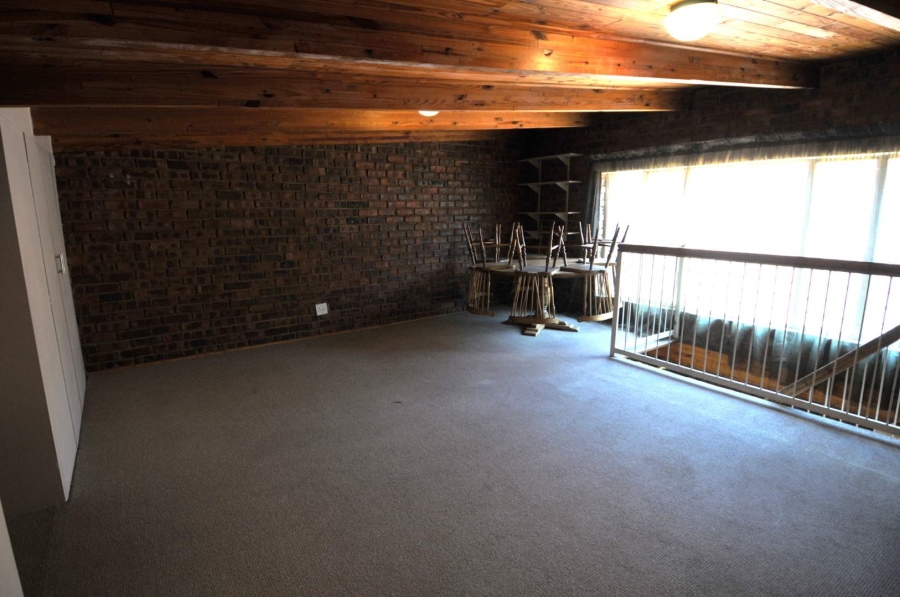 To Let 5 Bedroom Property for Rent in Garsfontein Gauteng