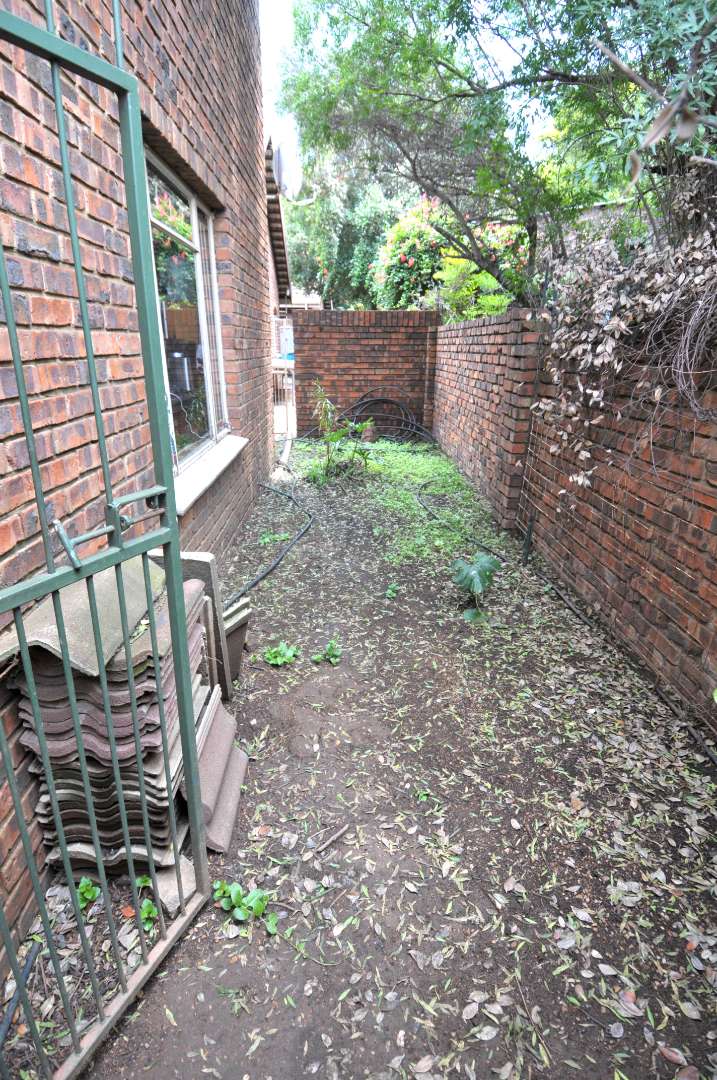 To Let 5 Bedroom Property for Rent in Garsfontein Gauteng