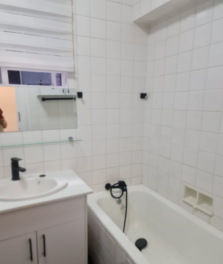 To Let 2 Bedroom Property for Rent in Illovo Gauteng