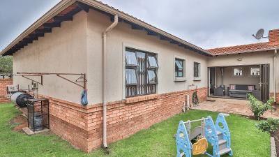 3 Bedroom Property for Sale in Noordwyk Gauteng