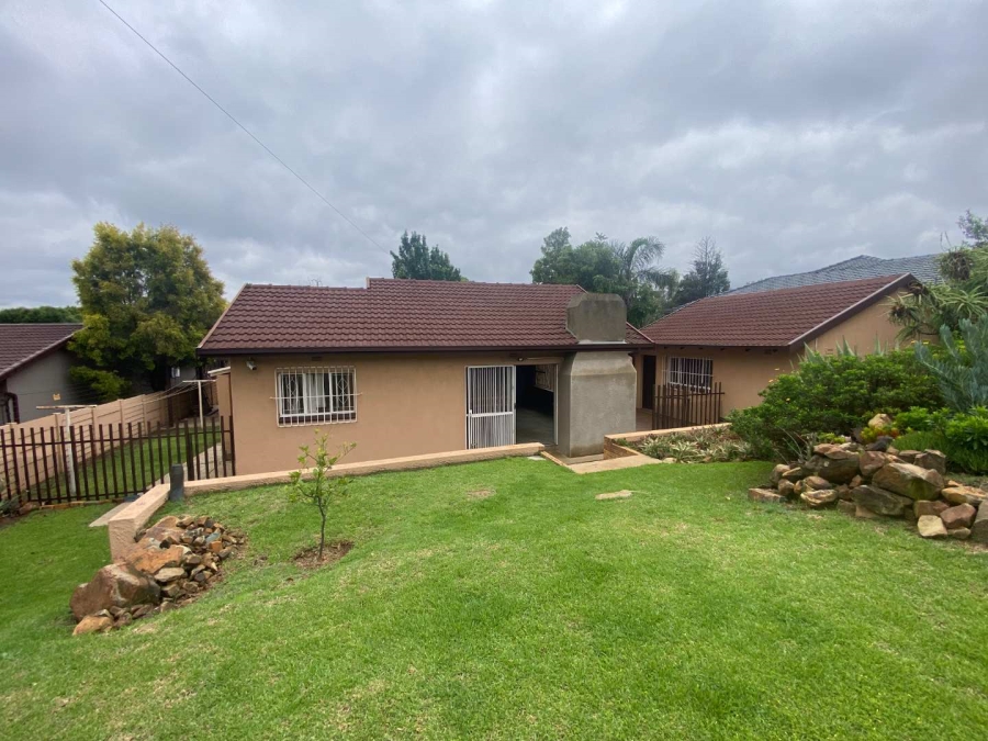 4 Bedroom Property for Sale in Brackendowns Gauteng