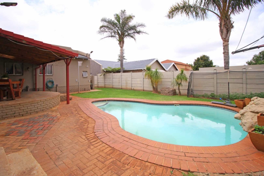 1 Bedroom Property for Sale in Randpoort Gauteng