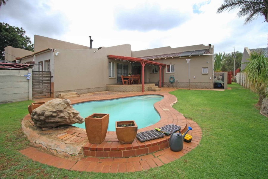 1 Bedroom Property for Sale in Randpoort Gauteng