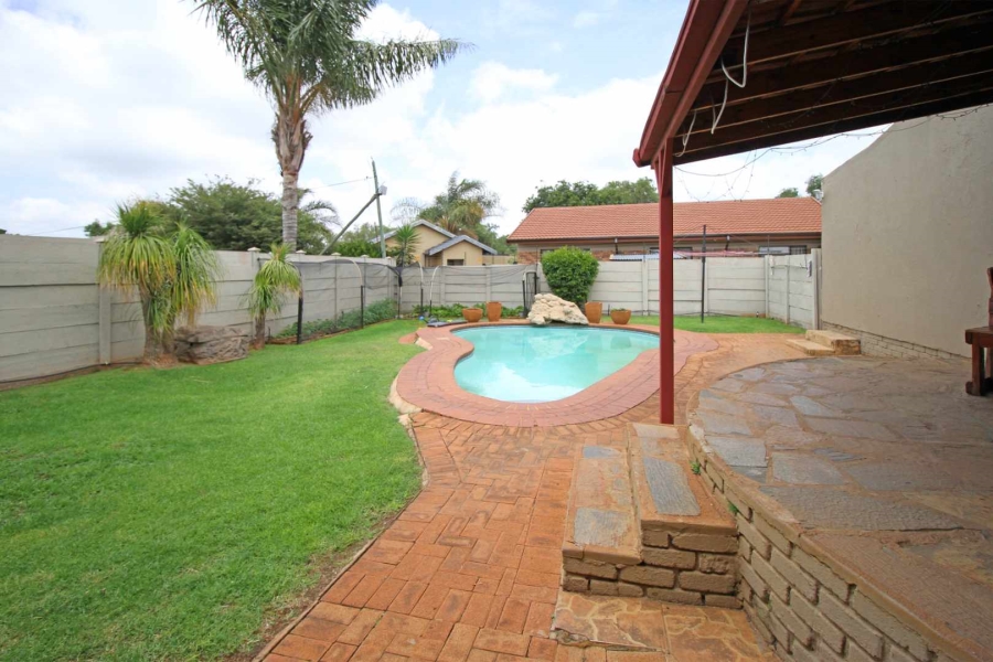 1 Bedroom Property for Sale in Randpoort Gauteng