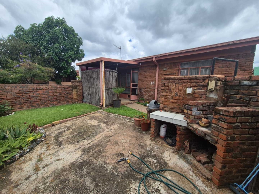 2 Bedroom Property for Sale in Hermanstad Gauteng