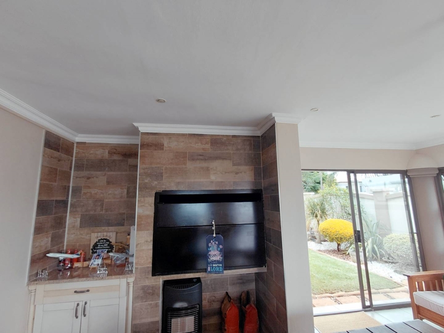 4 Bedroom Property for Sale in Glen Erasmia Gauteng