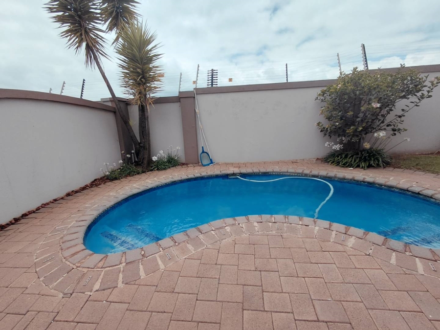 4 Bedroom Property for Sale in Glen Erasmia Gauteng