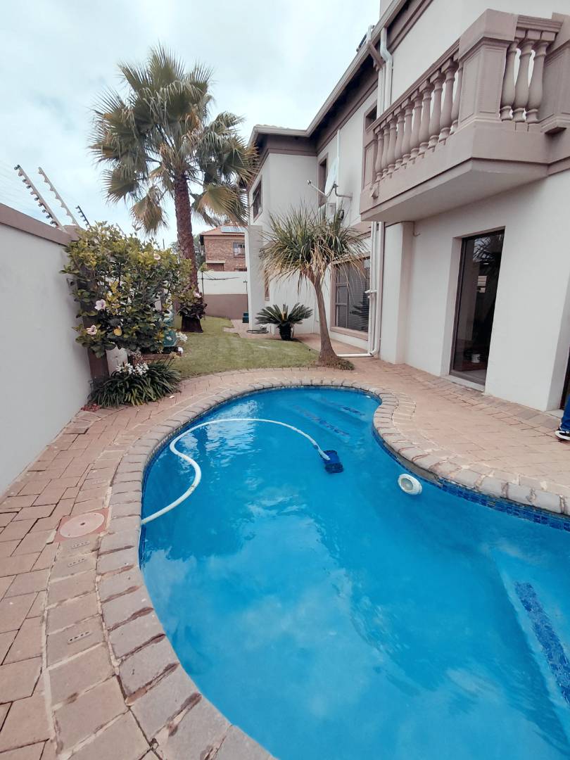 4 Bedroom Property for Sale in Glen Erasmia Gauteng