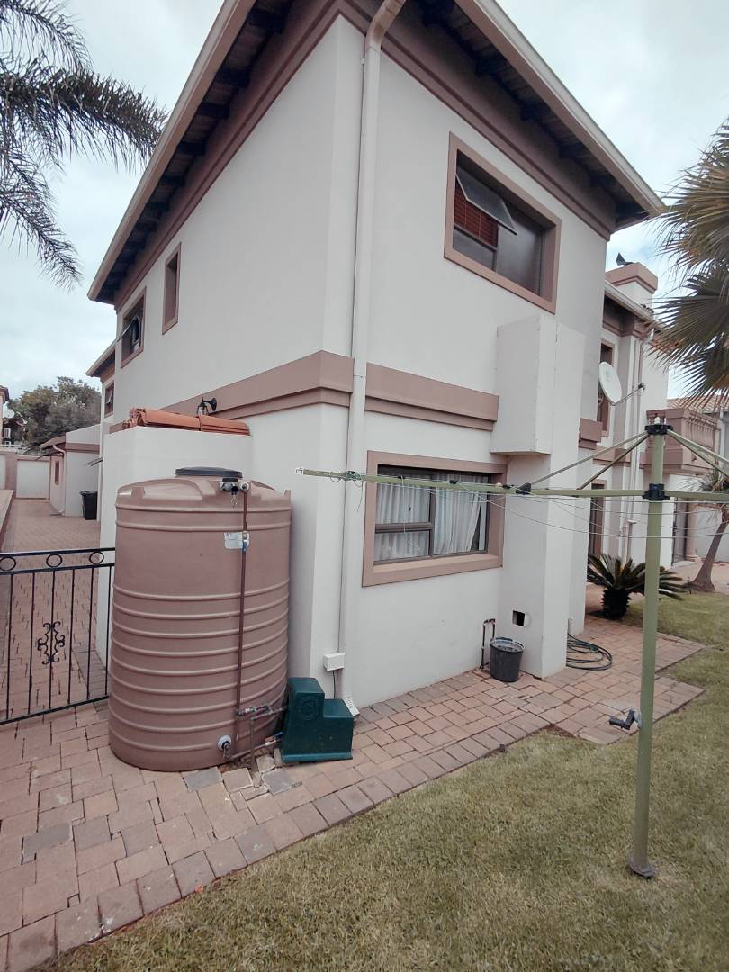 4 Bedroom Property for Sale in Glen Erasmia Gauteng