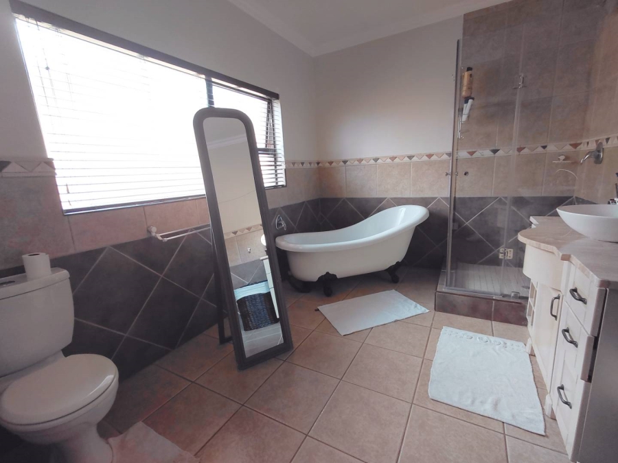 4 Bedroom Property for Sale in Glen Erasmia Gauteng