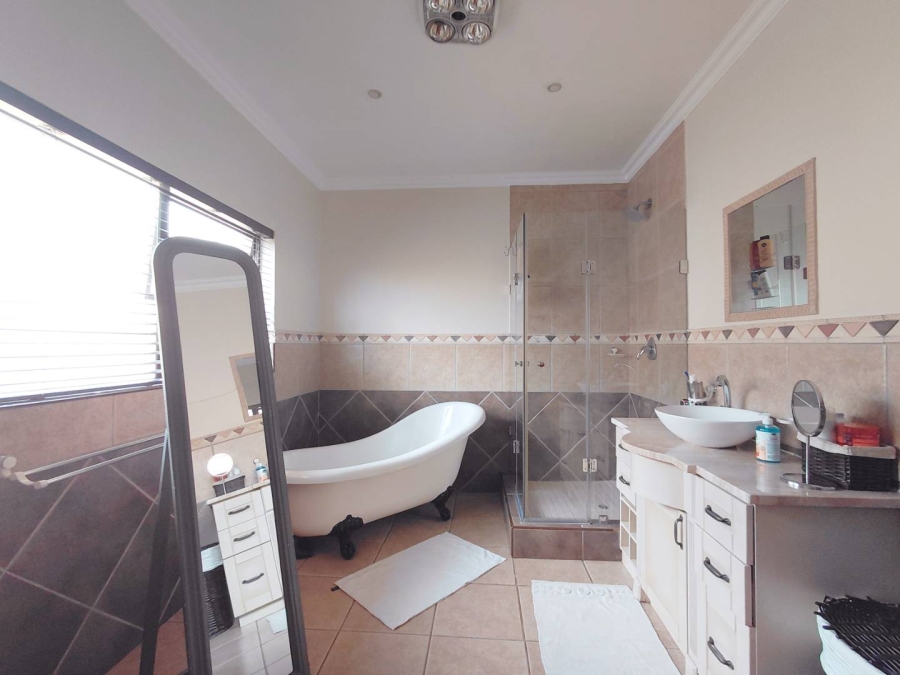 4 Bedroom Property for Sale in Glen Erasmia Gauteng