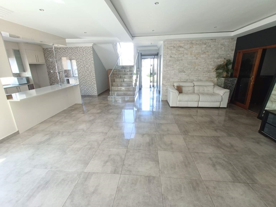 4 Bedroom Property for Sale in Eldoraigne Gauteng