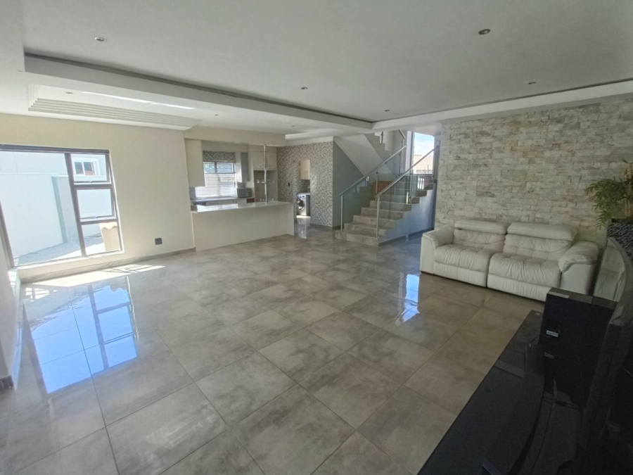 4 Bedroom Property for Sale in Eldoraigne Gauteng