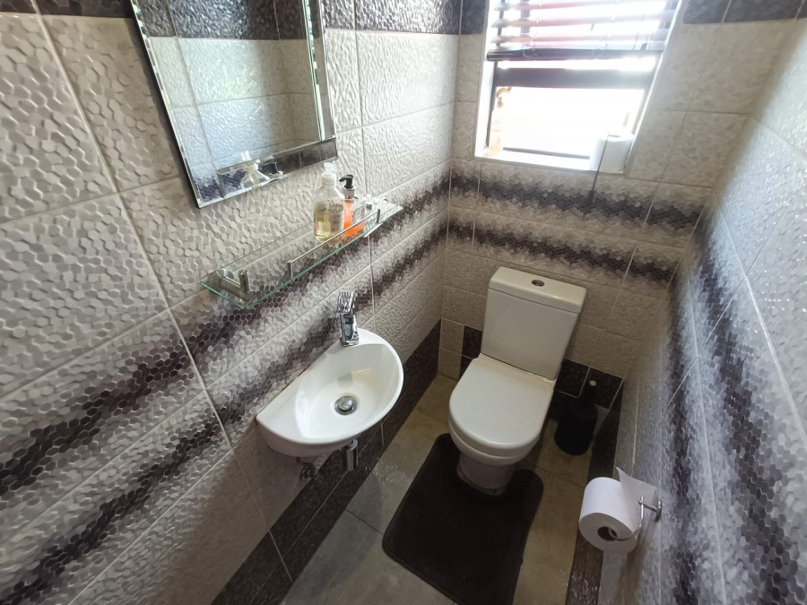 4 Bedroom Property for Sale in Eldoraigne Gauteng