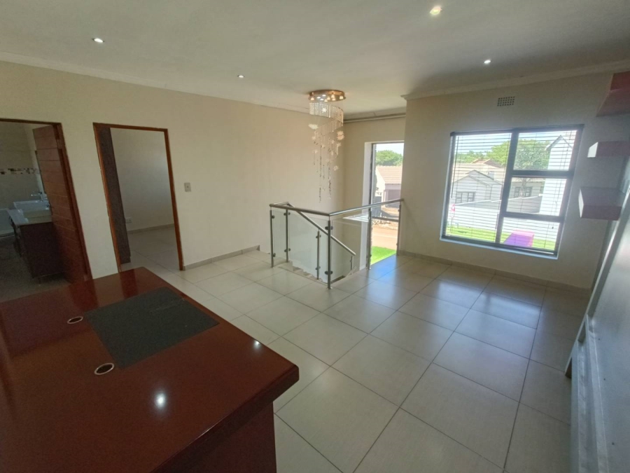 4 Bedroom Property for Sale in Eldoraigne Gauteng