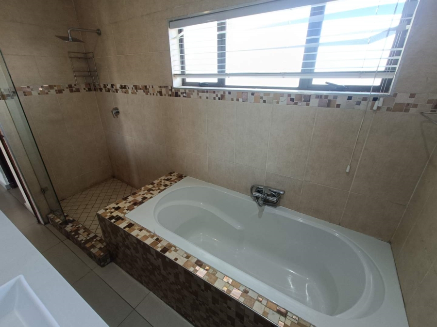 4 Bedroom Property for Sale in Eldoraigne Gauteng