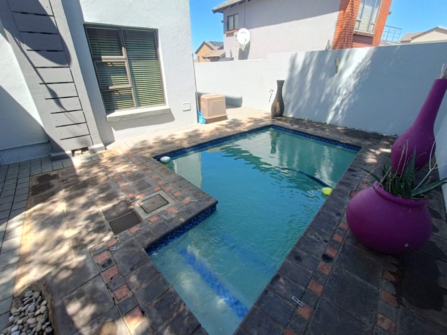 4 Bedroom Property for Sale in Eldoraigne Gauteng