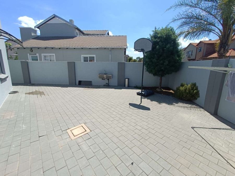 4 Bedroom Property for Sale in Eldoraigne Gauteng