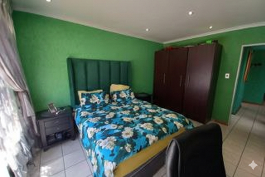 4 Bedroom Property for Sale in Alan Manor Ext 2 Gauteng