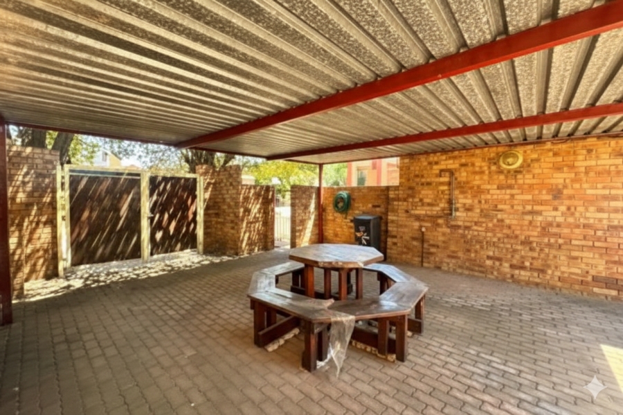4 Bedroom Property for Sale in Alan Manor Ext 2 Gauteng
