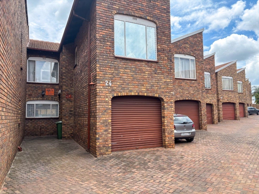 3 Bedroom Property for Sale in Brackendowns Gauteng