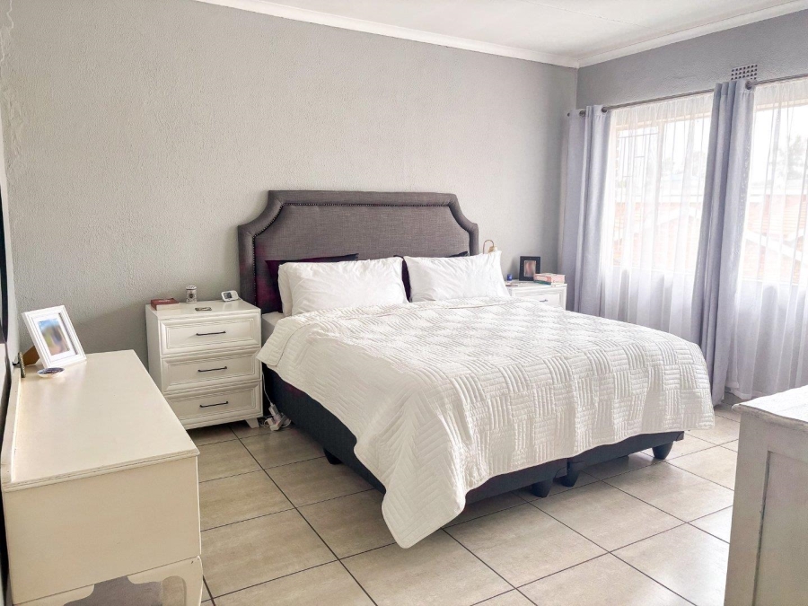 3 Bedroom Property for Sale in Brackendowns Gauteng