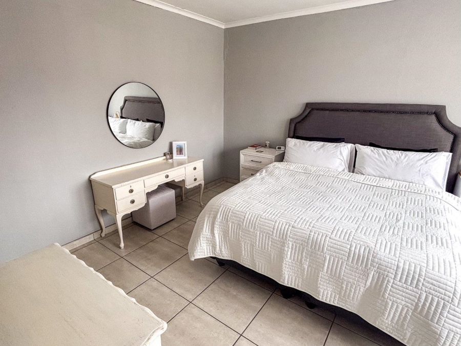 3 Bedroom Property for Sale in Brackendowns Gauteng