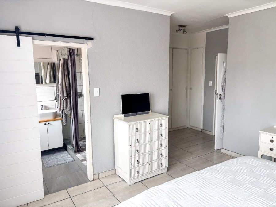 3 Bedroom Property for Sale in Brackendowns Gauteng