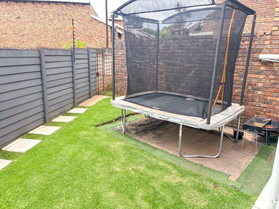 3 Bedroom Property for Sale in Brackendowns Gauteng